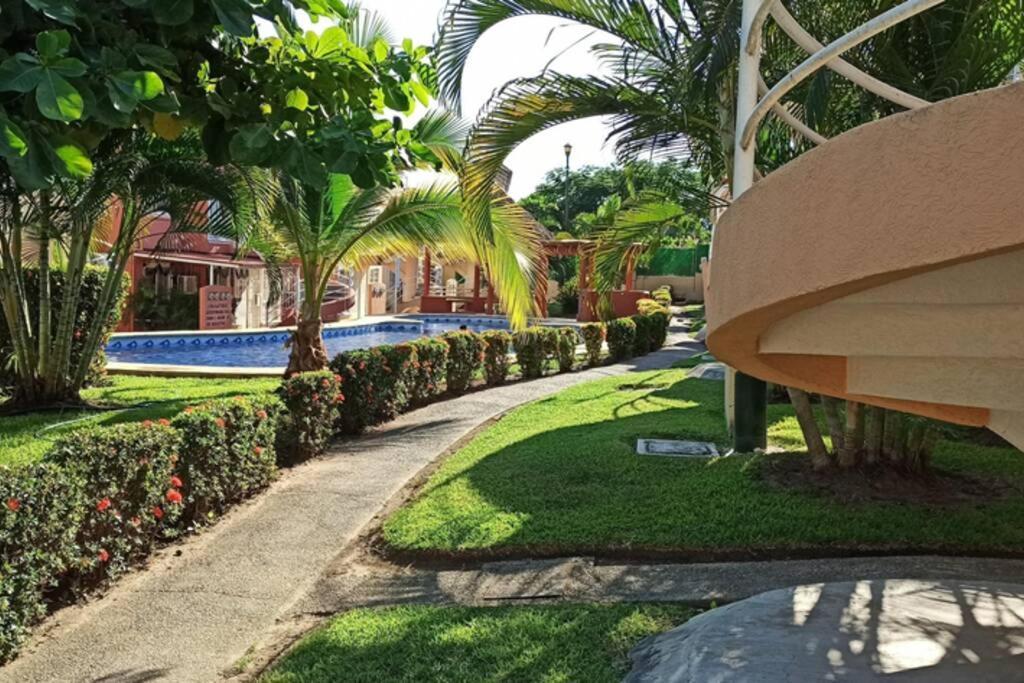 Ixtapa Al Mejor Precio, "Casa Las Conchas" 지와타네호 외부 사진